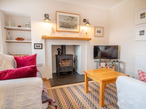 TV, fireplace - Honeysuckle Cottage - UK7678 (Golspie)