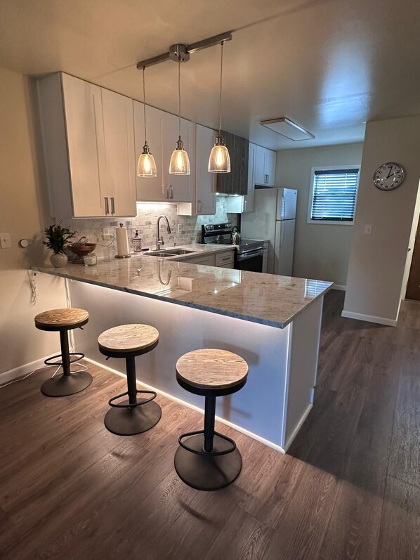 Kühlschrank, Ofen, Herdplatte, Geschirrspüler