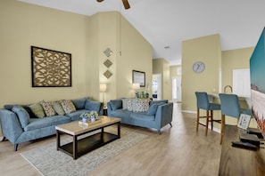 Smart TV -  Elegant 4BR Pool Villa – 10% Off Weekly Stay Just 18 Min to Disney! (Clermont)