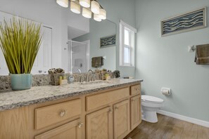 Hair dryer, towels, soap, shampoo -  Elegant 4BR Pool Villa – 10% Off Weekly Stay Just 18 Min to Disney! (Clermont)