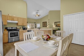Fridge, microwave, oven, stovetop - Elegant 4BR Pool Villa – 10% Off Weekly Stay Just 18 Min to Disney! (Clermont)