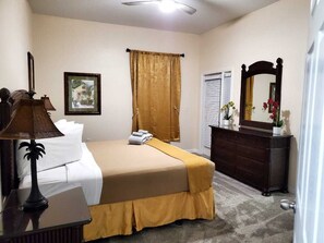 2 habitaciones, escritorio, cuna de viaje y wifi