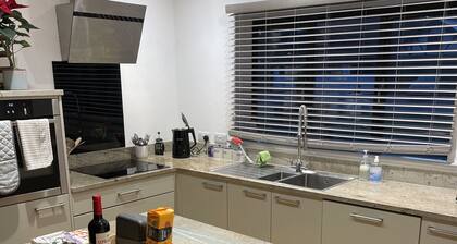 Self contained bungalow near to Lincoln, dog friendly and plenty of car parking.