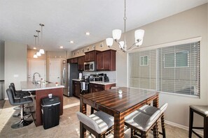 Fridge, microwave, oven, stovetop - Spacious, Fun & Comfy ~ Game & Cinema Room ~ Yard! (Omaha)