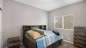 4 bedrooms, desk, iron/ironing board, travel cot