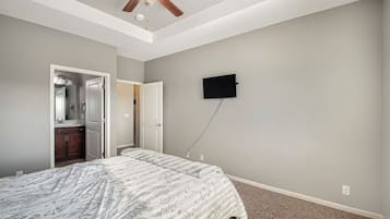 4 bedrooms, desk, iron/ironing board, travel crib