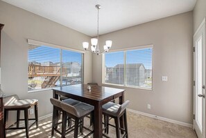 صورة غير مصنفة، 4 من 33، زرّ