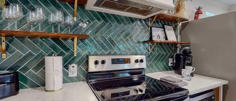 Coffee/tea maker, fridge, microwave, oven