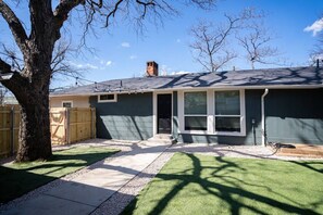 Exterior - LUX Stay | 2 Exclusive Units | 1 mile to AT&T (Arlington)