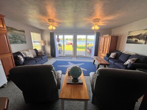 Smart-TV, DVD-Player, Bücher