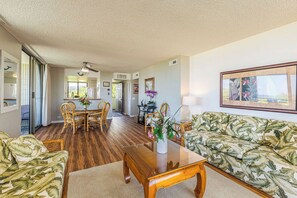 TV - White Sands Village#325: Incredible Wrap Around Lanai,Beachfront Complex, AC! (KAILUA KONA)