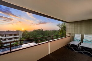 Terrace/patio - White Sands Village#325: Incredible Wrap Around Lanai,Beachfront Complex, AC! (KAILUA KONA)
