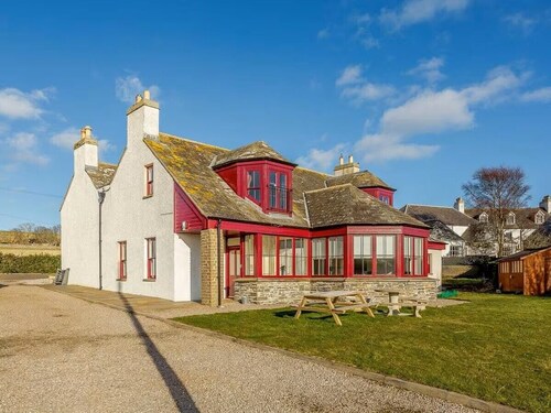 Luxury Self Catering Lodge Along NC500 - Indoor Private Swimming Pool & Sea View