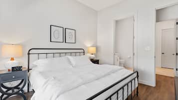 2 bedrooms, desk, iron/ironing board, WiFi