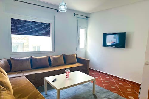 Appartamento Comfort | Area soggiorno | Smart TV 43 pollici con canali satellitari, Netflix