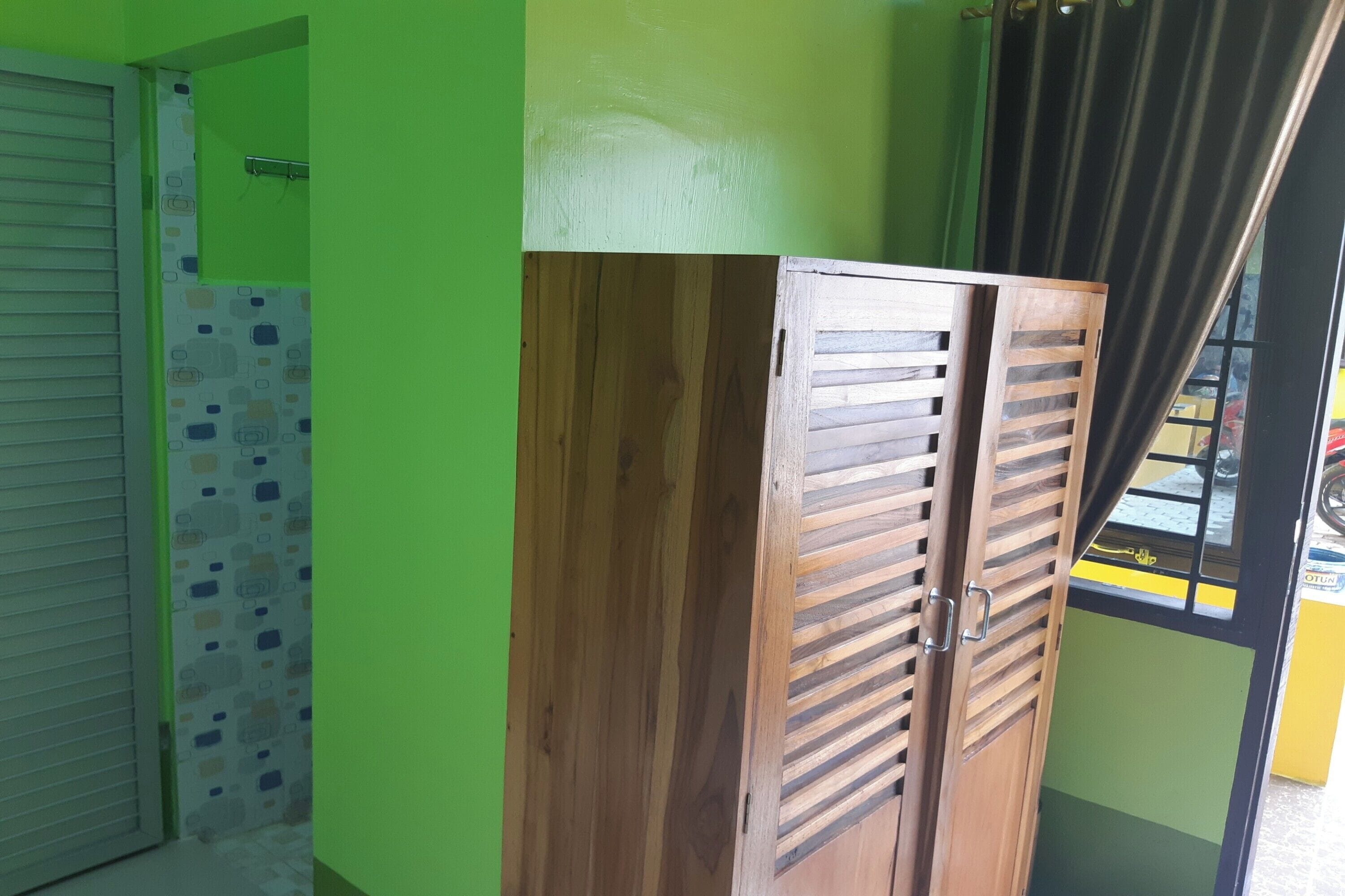 Habitación estándar con 2 camas individuales | Escritorio, wifi gratis y ropa de cama 