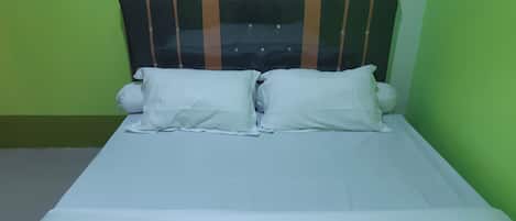 Standard Double Room | Desk, free WiFi, bed sheets