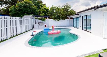 Casa Lucia 5BR Luxury Home with Pool Near Hard Rock Casino