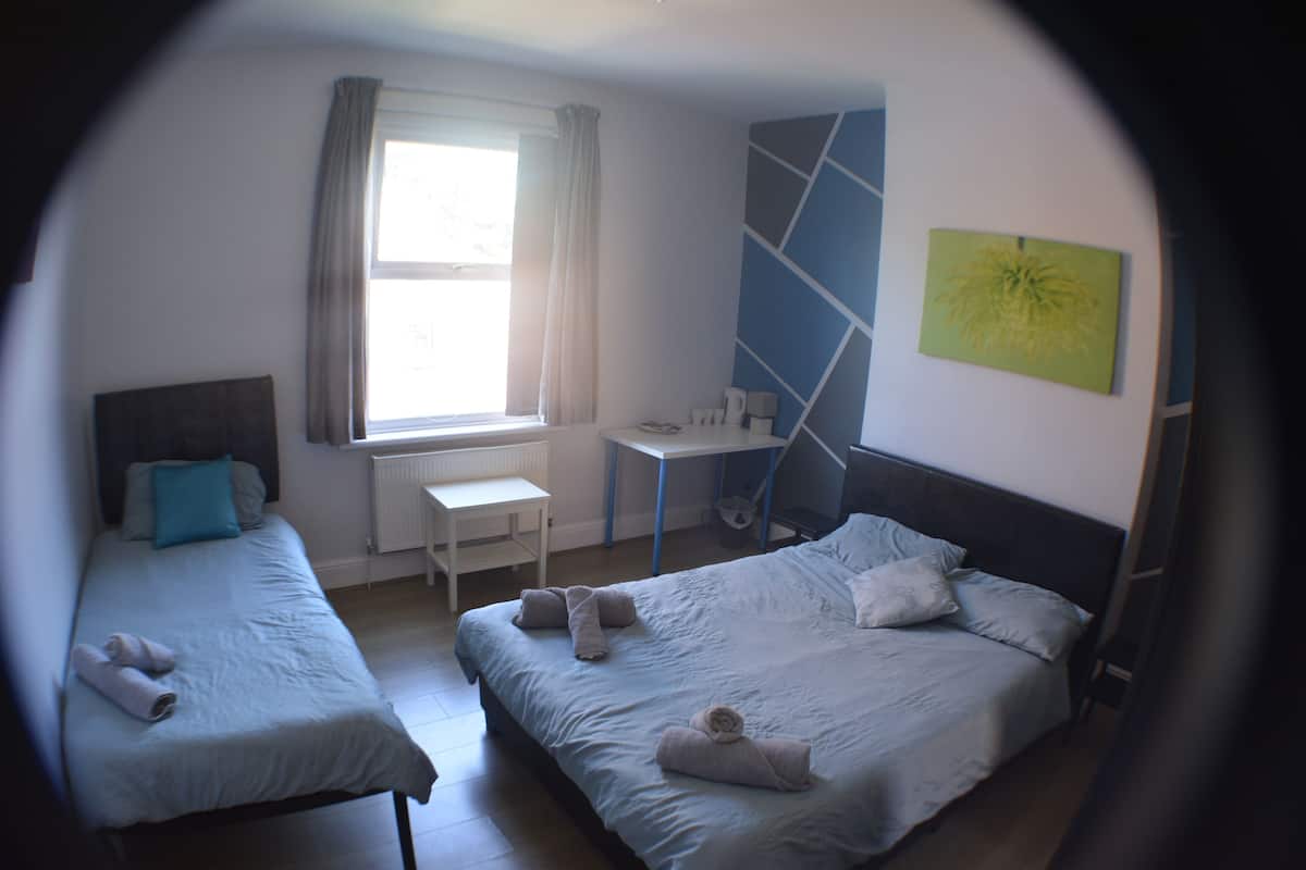 Economy Triple Room
