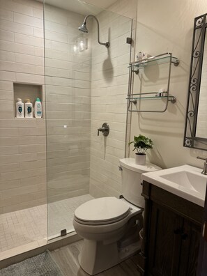 Shower, hair dryer, towels, soap - Ketchum, Idaho Townhouse for rent 12/23-12/31 (Ketchum)