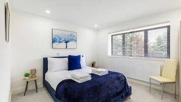 4 bedrooms, desk, iron/ironing board, free WiFi