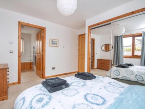 3 bedrooms, free WiFi, bed sheets