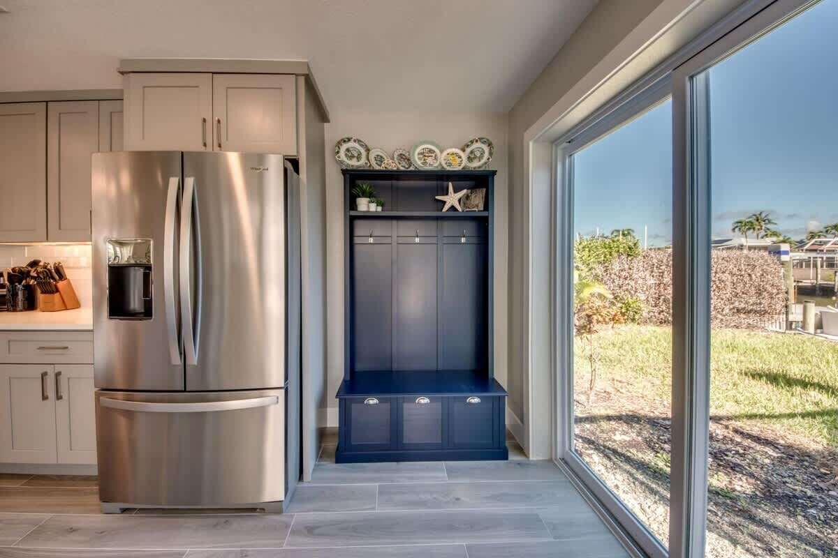 Refrigerador, microondas, horno, placa de cocina