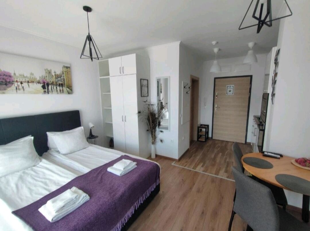 1 dormitorio, tabla de planchar con plancha, wifi y ropa de cama