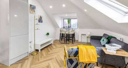 Chic 4 person penthouse and views