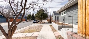 Cozy Neighborhood Spot Close to Downtown