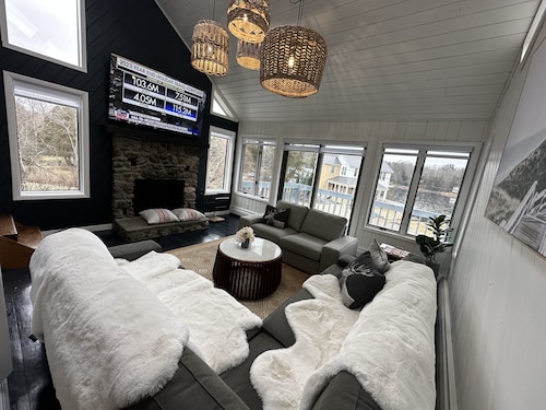 Butternut Lux Ski Chalet on Lake with Hot Tub & Sauna Near Great Barrington