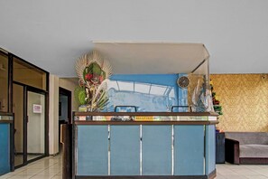 Reception - OYO Life 90071 Paralayang View (Batu)