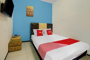 Standard Double Room | Desk, free WiFi, bed sheets - OYO Life 90071 Paralayang View (Batu)