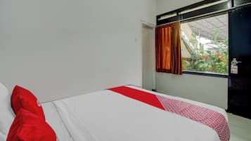 Standard Double Room | Desk, free WiFi, bed sheets