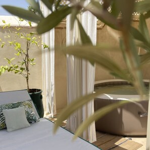 Outdoor spa tub - Riad Privado no Coração da Medina - Dar el Bacha (Marrakech)