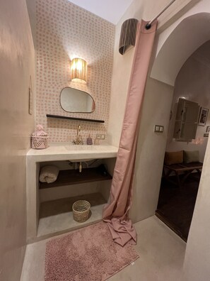 Shower, hair dryer, towels, soap - Riad Privado no Coração da Medina - Dar el Bacha (Marrakech)