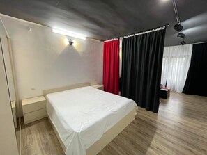 1 bedroom, WiFi, bed sheets