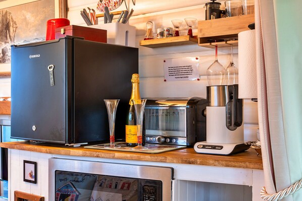 Fridge, microwave, dishwasher, electric kettle