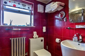 Dusch, hårtork och handdukar