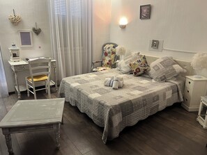 Standard Room | 1 bedroom, iron/ironing board, free WiFi
