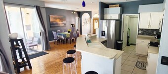 Beautiful Summer House 3Be/2Ba heated pool & pool table, perfect location