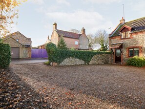 Exterior - 1 Crowlands Cottages (Holt)