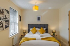 5 bedrooms, iron/ironing board, free WiFi, bed sheets