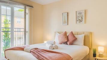 5 bedrooms, iron/ironing board, free WiFi, bed sheets