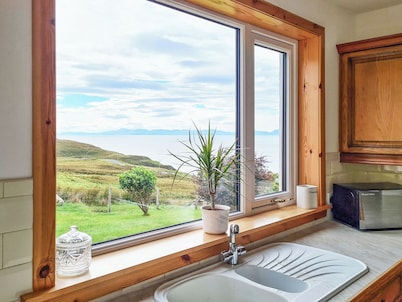 Sunny Hill - UKC6884