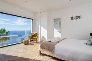 4 chambres, fer et planche à repasser, accès Internet, draps fournis