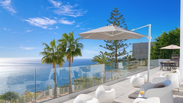 A rooftop terrace with white chairs, a grill, and a view of the ocean. - Villa Sofia - Four Bedroom Villa, Sleeps 10 (Salobreña)