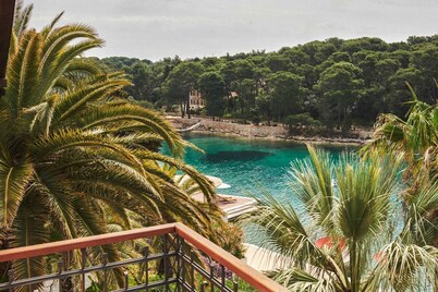 Villa Mirasol - Eight Bedroom Villa, Sleeps 16