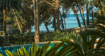 Captain's Villa Rouge