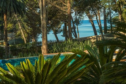 Captain's Villa Rouge